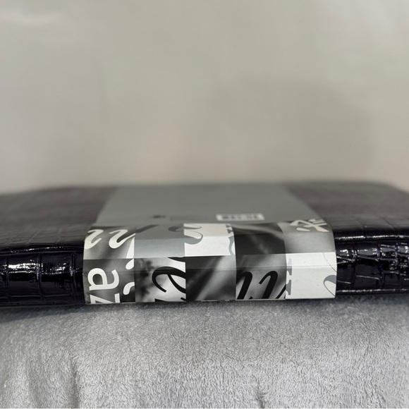 Fauna Collection's 16" Laptop Sleeve - Picture 3 of 5